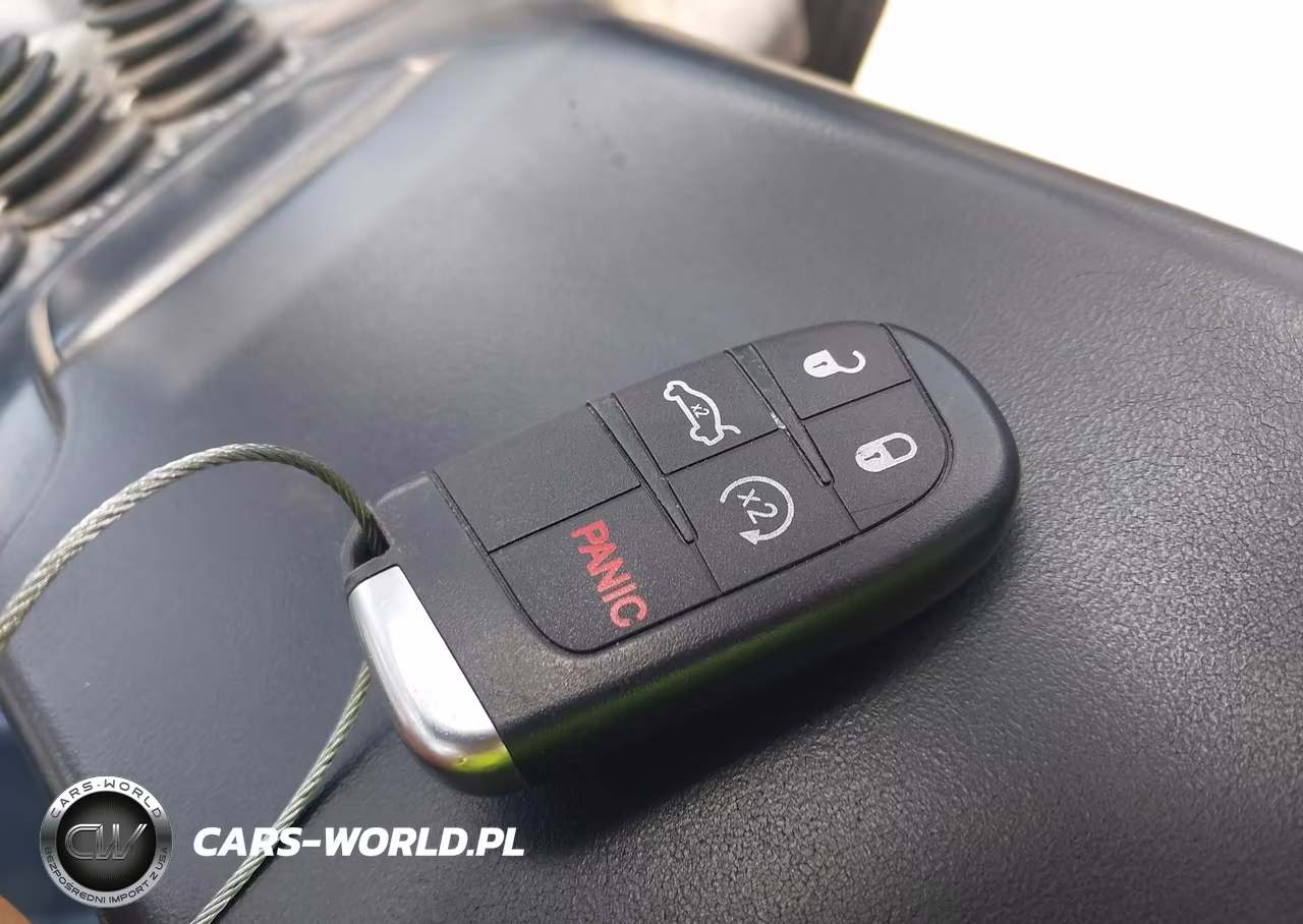2019 Chrysler 300 Touring VIN:2C3CCAAG8KH601374 - 11