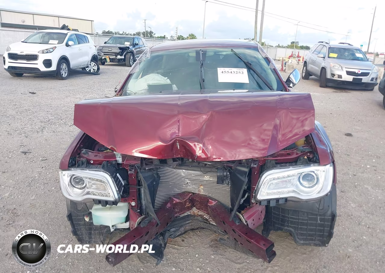2019 Chrysler 300 Touring VIN:2C3CCAAG8KH601374 - 12