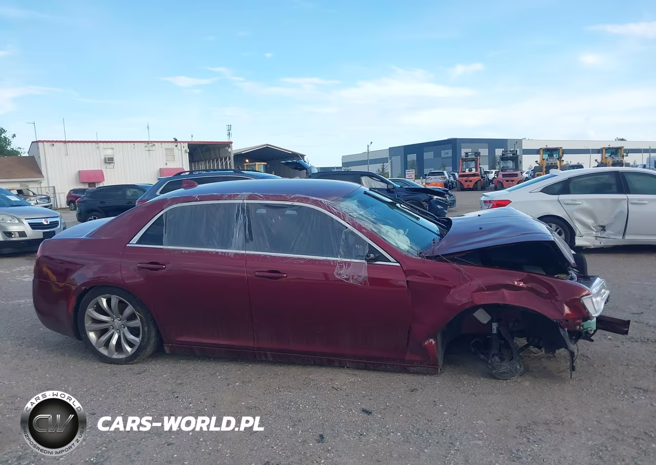 2019 Chrysler 300 Touring VIN:2C3CCAAG8KH601374 - 13