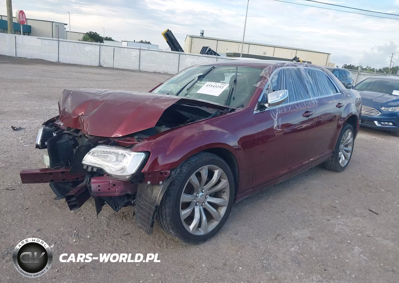 2019 Chrysler 300 Touring VIN:2C3CCAAG8KH601374 - 2