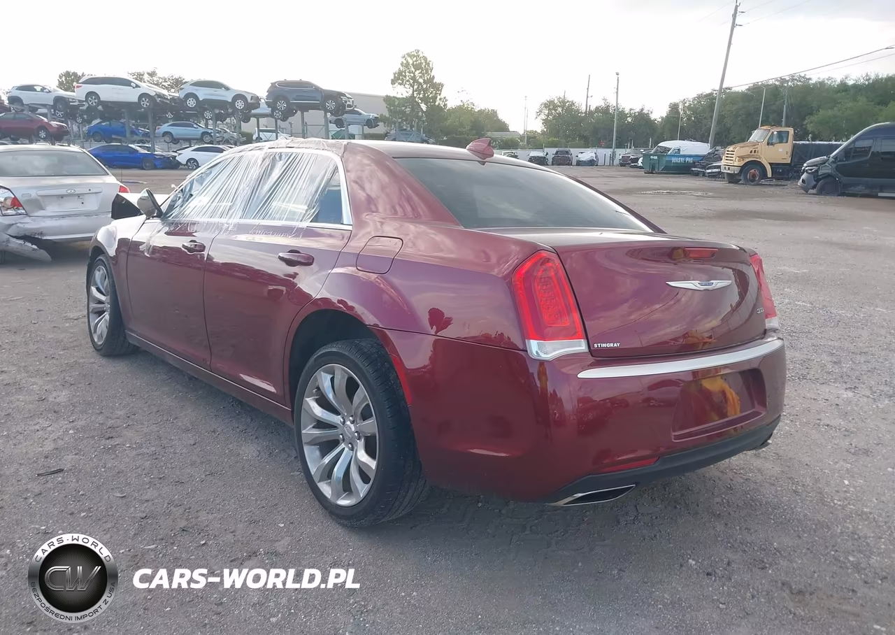 2019 Chrysler 300 Touring VIN:2C3CCAAG8KH601374 - 3