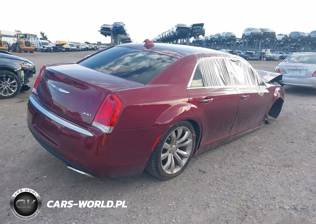 2019 Chrysler 300 Touring VIN:2C3CCAAG8KH601374 - 4
