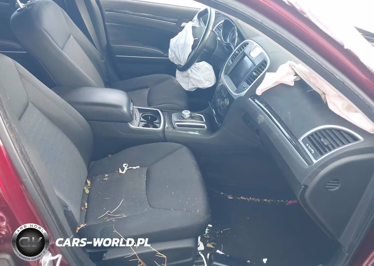 2019 Chrysler 300 Touring VIN:2C3CCAAG8KH601374 - 5