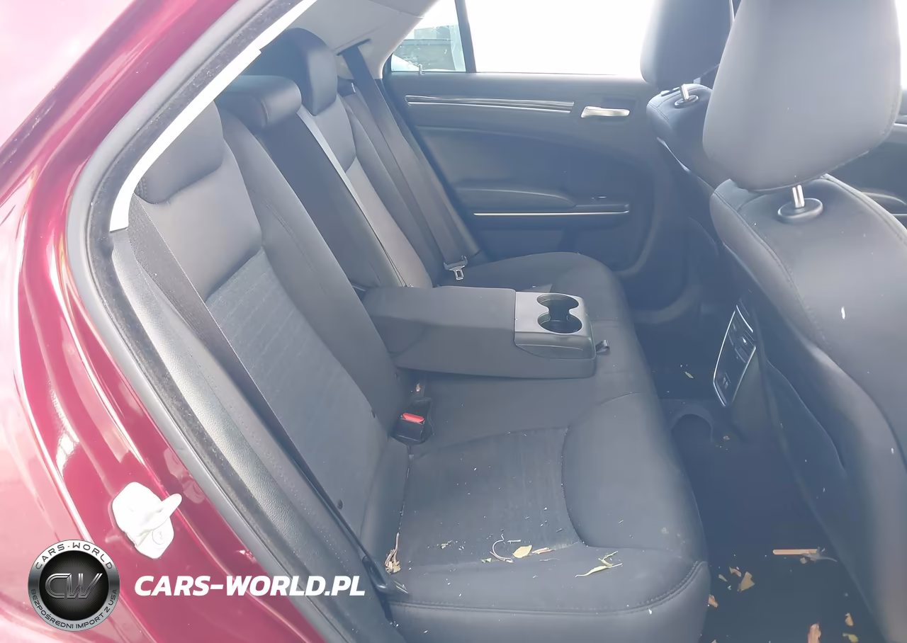 2019 Chrysler 300 Touring VIN:2C3CCAAG8KH601374 - 8