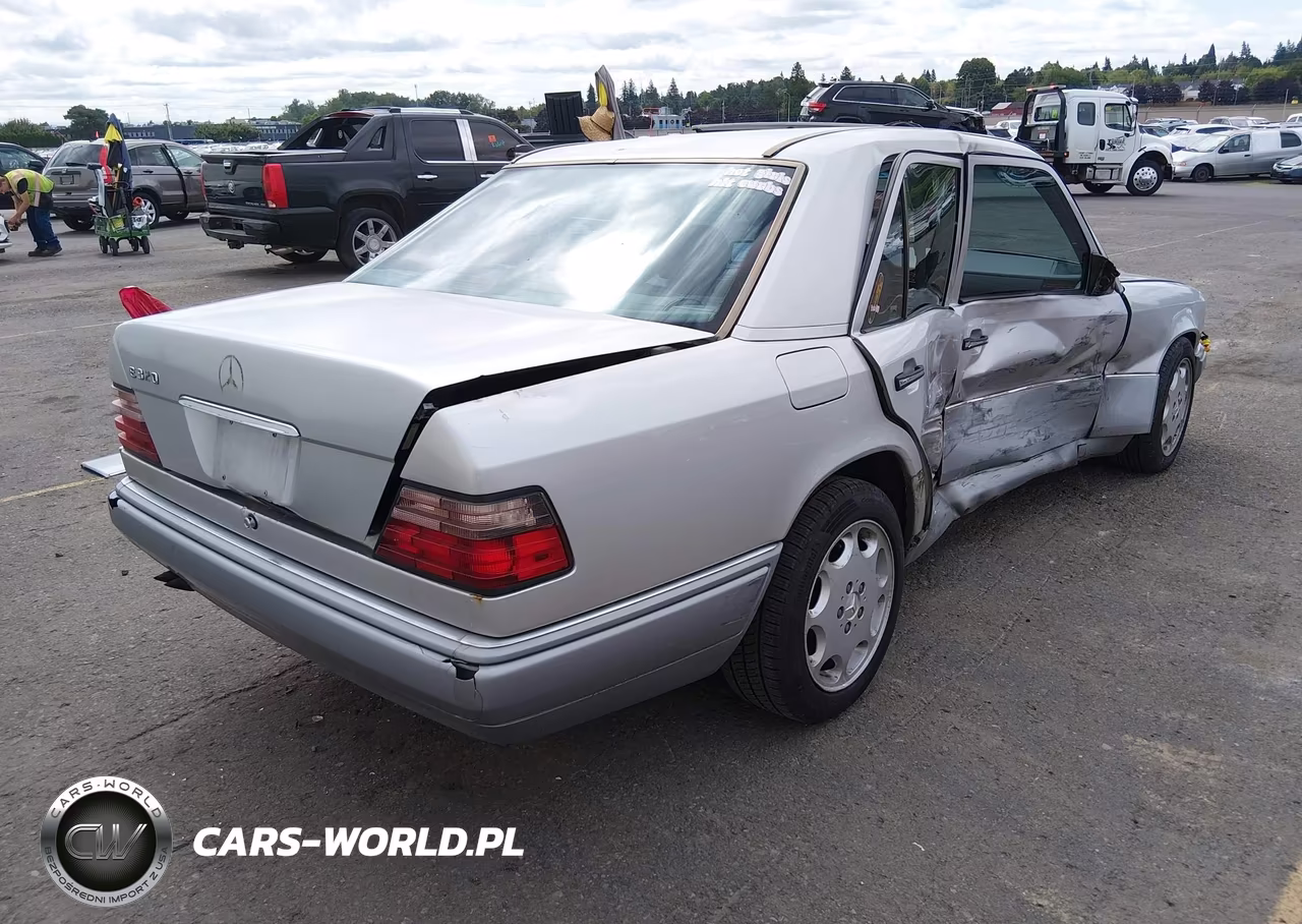 1995 Mercedes-Benz E 320 Base-320 Special VIN:WDBEA32E7SC240952 - 4