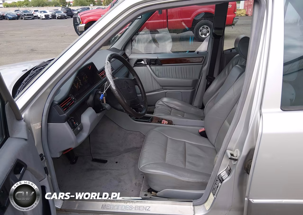 1995 Mercedes-Benz E 320 Base-320 Special VIN:WDBEA32E7SC240952 - 5