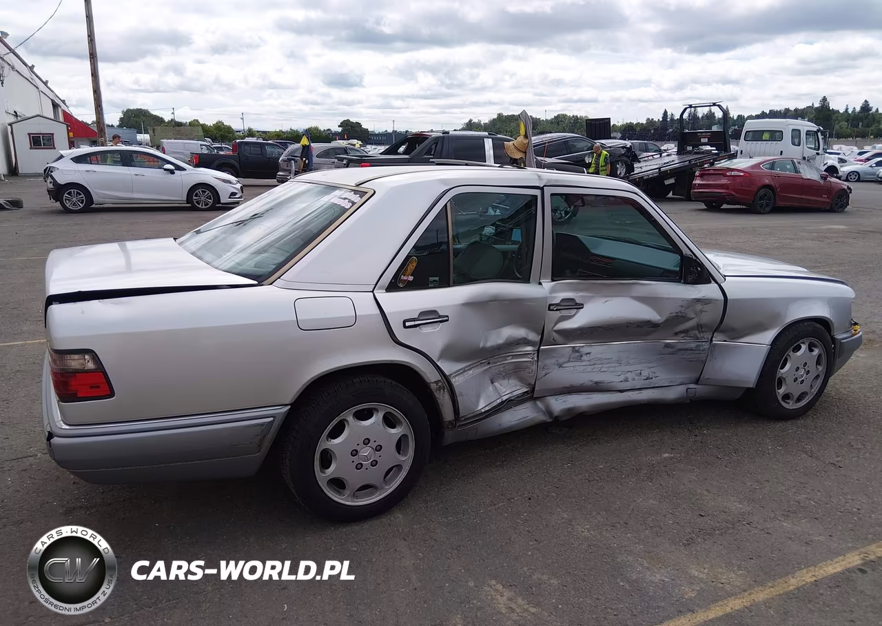 1995 Mercedes-Benz E 320 Base-320 Special VIN:WDBEA32E7SC240952 - 6