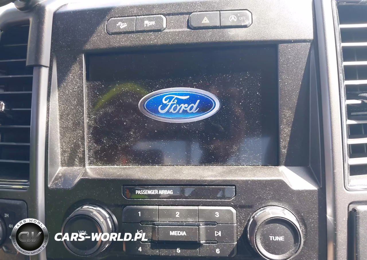2019 Ford F-150 Xlt VIN:1FTEW1E44KKF15385 - 16