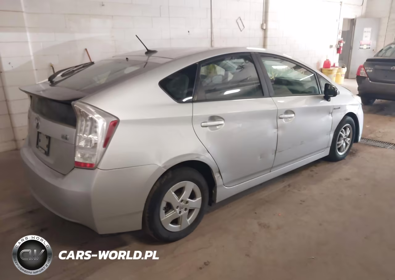 2011 Toyota Prius Three VIN:JTDKN3DU4B0270196 - 4