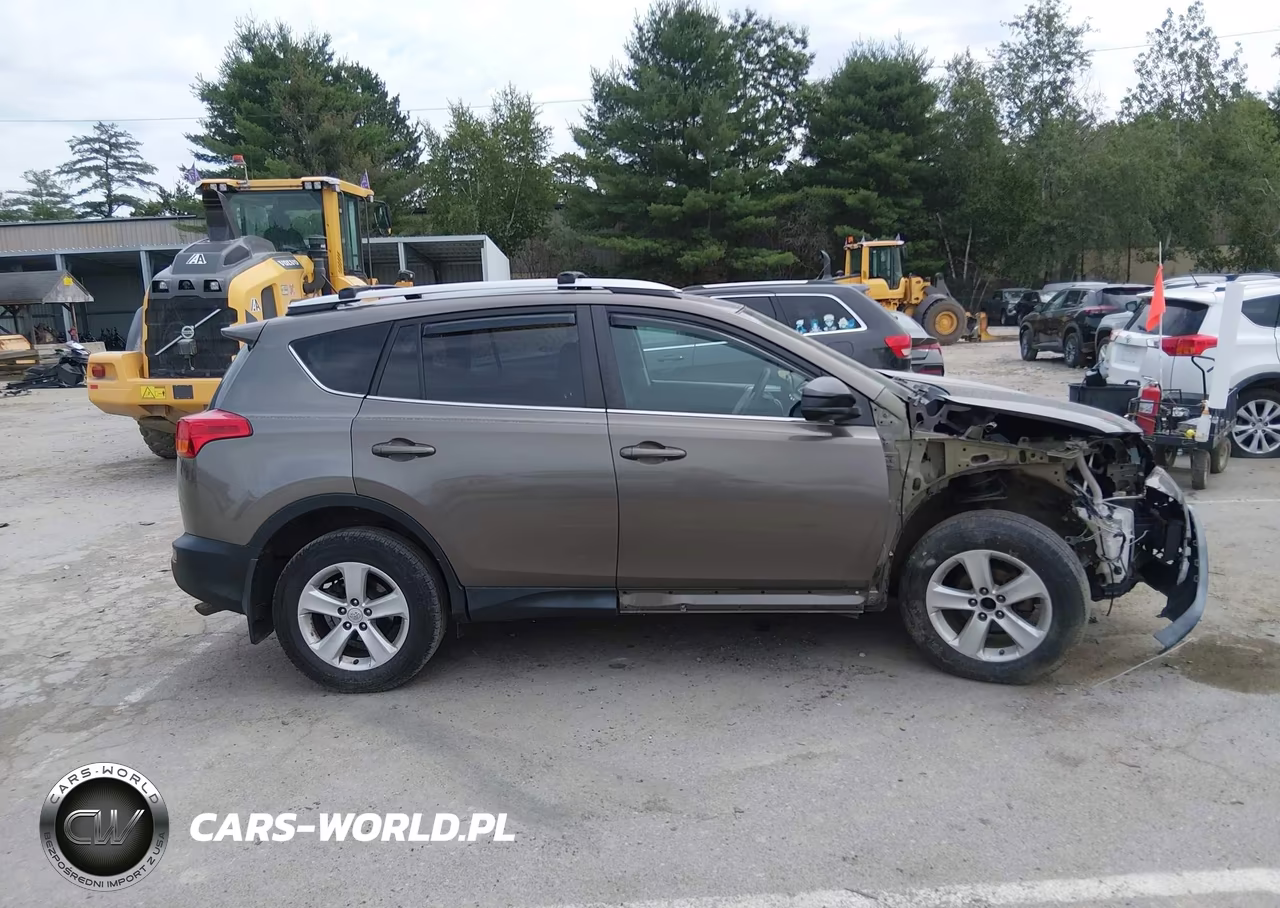 2015 Toyota Rav4 Le VIN:2T3BFREV2FW251221 - 14