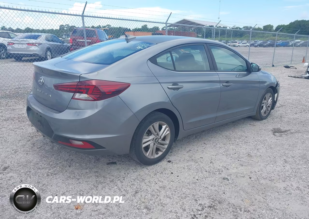 2019 Hyundai Elantra Sel VIN:5NPD84LF4KH465372 - 4
