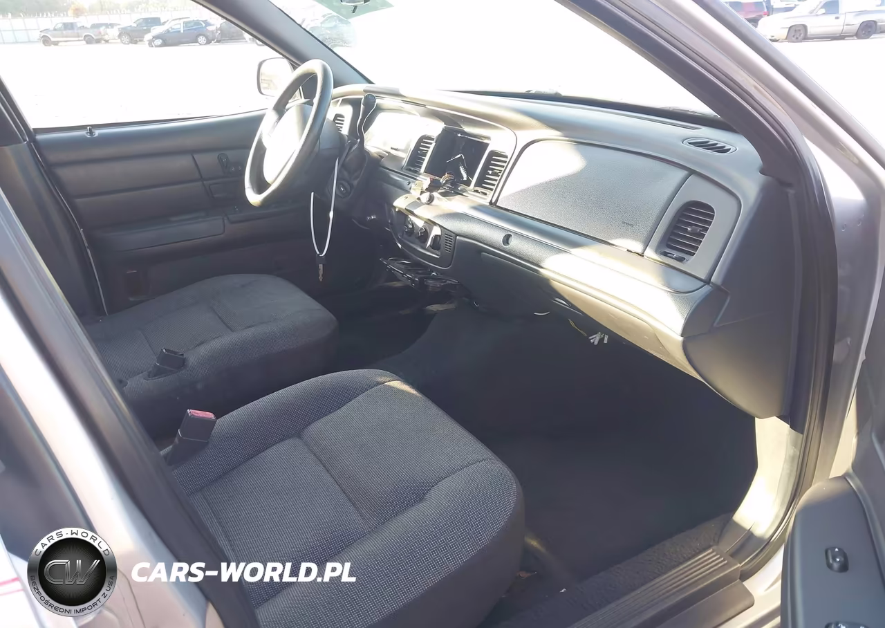 2005 Ford Crown Victoria Police VIN:2FAHP71W75X139017 - 5