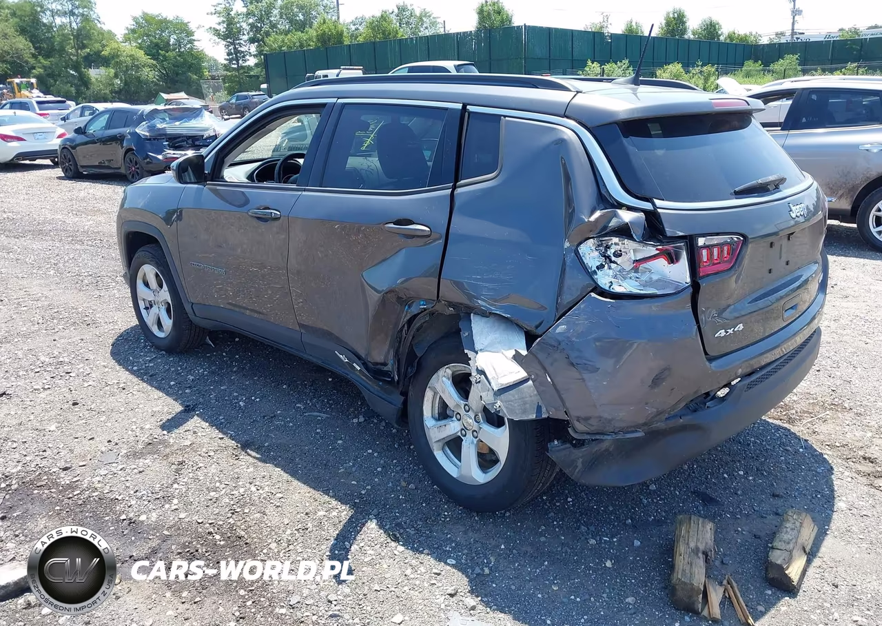 2019 Jeep Compass Latitude 4X4 VIN:3C4NJDBB2KT850386 - 3