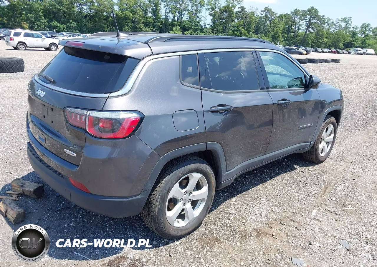 2019 Jeep Compass Latitude 4X4 VIN:3C4NJDBB2KT850386 - 4