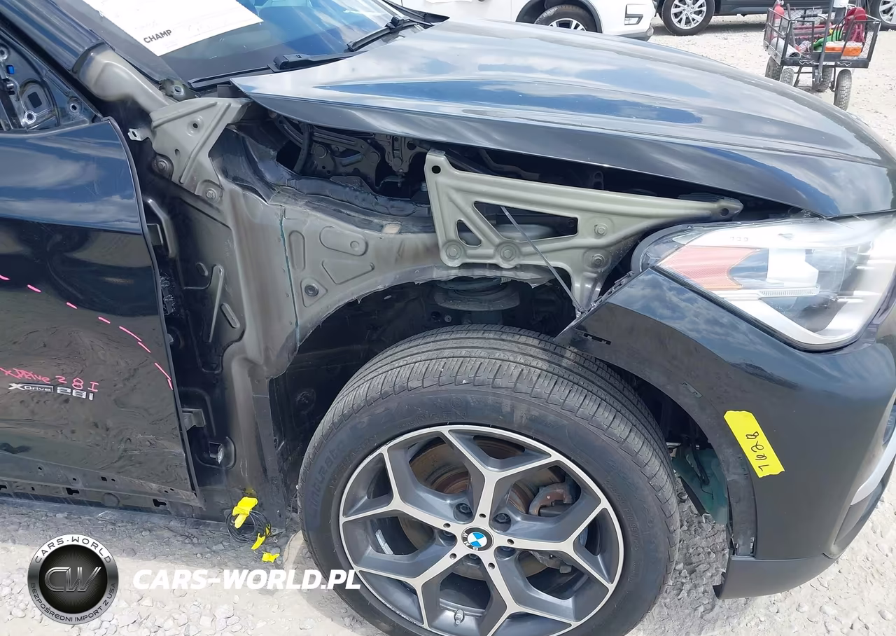 2017 BMW X1 xDrive28I VIN:WBXHT3Z33H4A53570 - 18