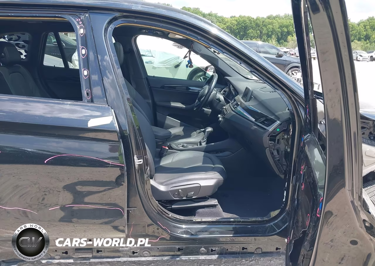 2017 BMW X1 xDrive28I VIN:WBXHT3Z33H4A53570 - 5