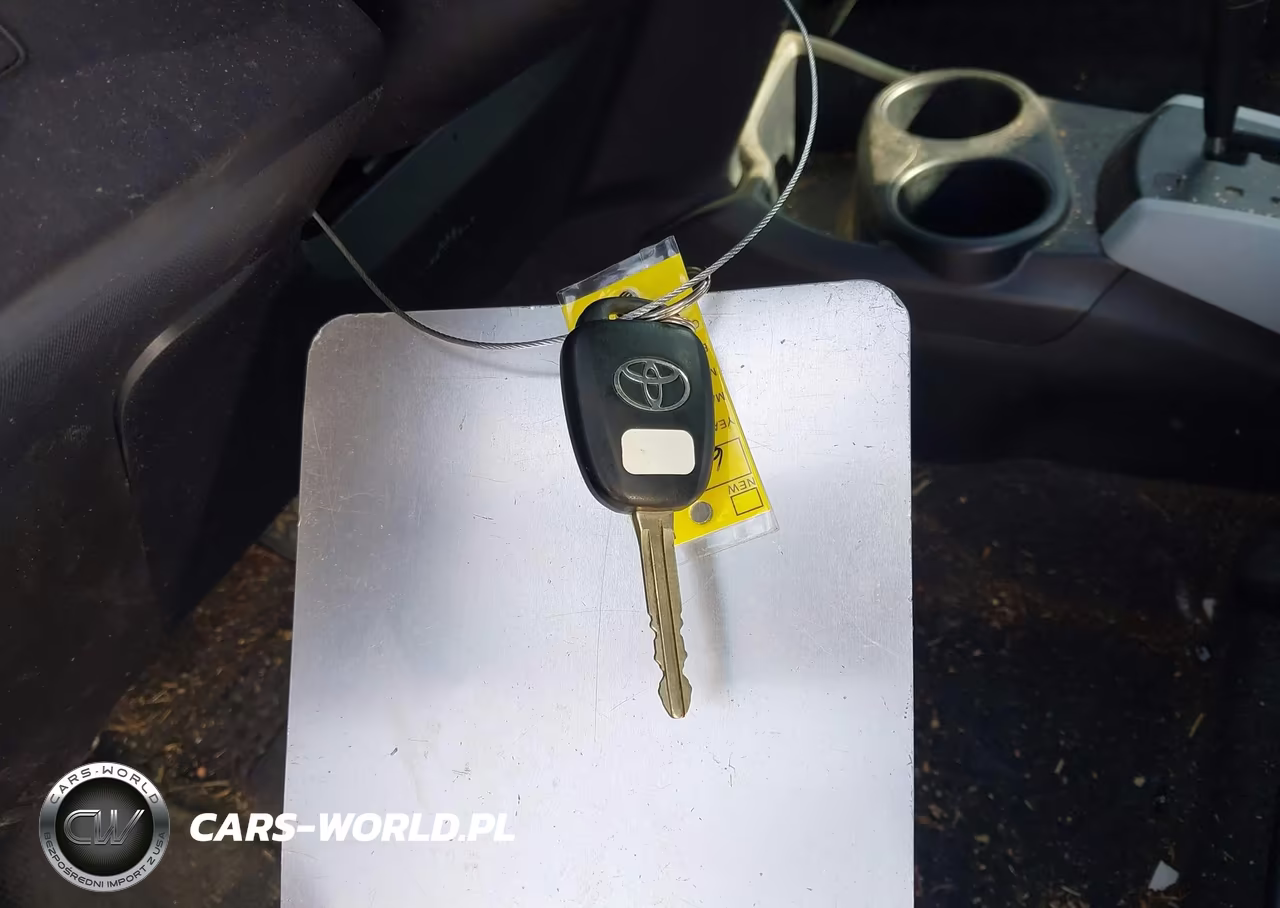 2012 Toyota Prius C One VIN:JTDKDTB35C1508100 - 11