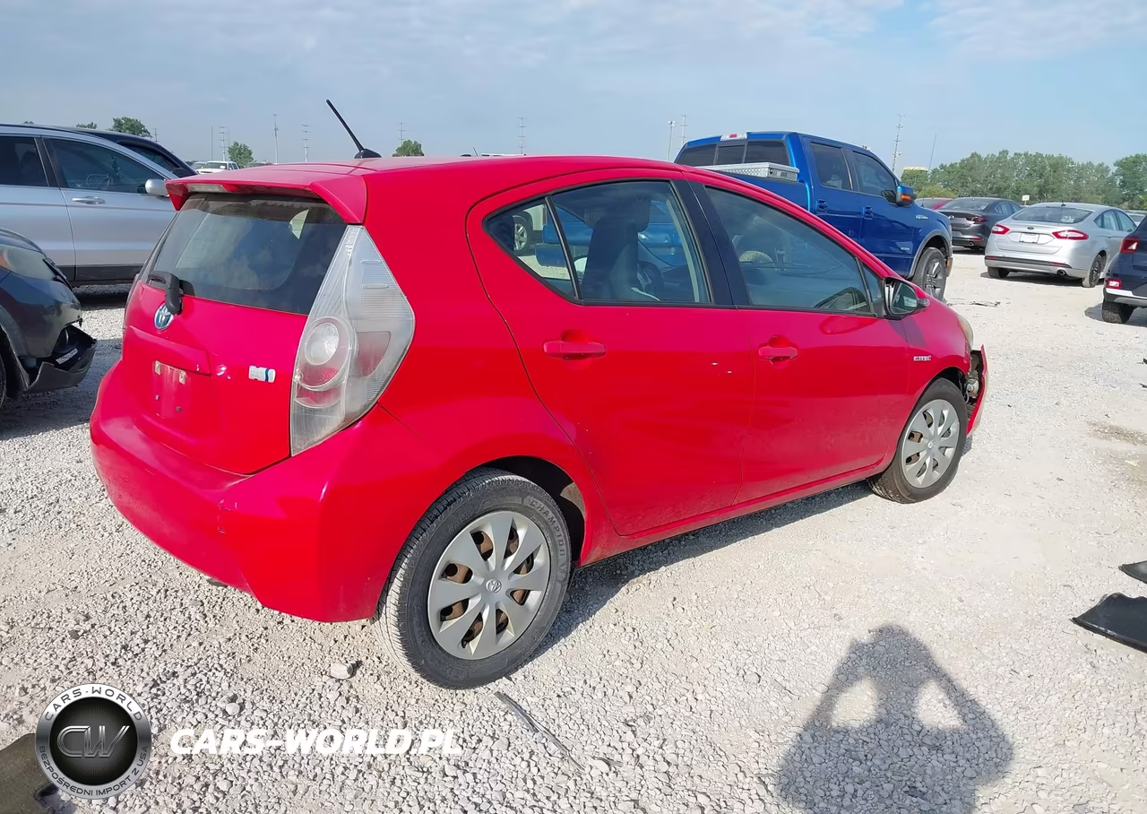 2012 Toyota Prius C One VIN:JTDKDTB35C1508100 - 4