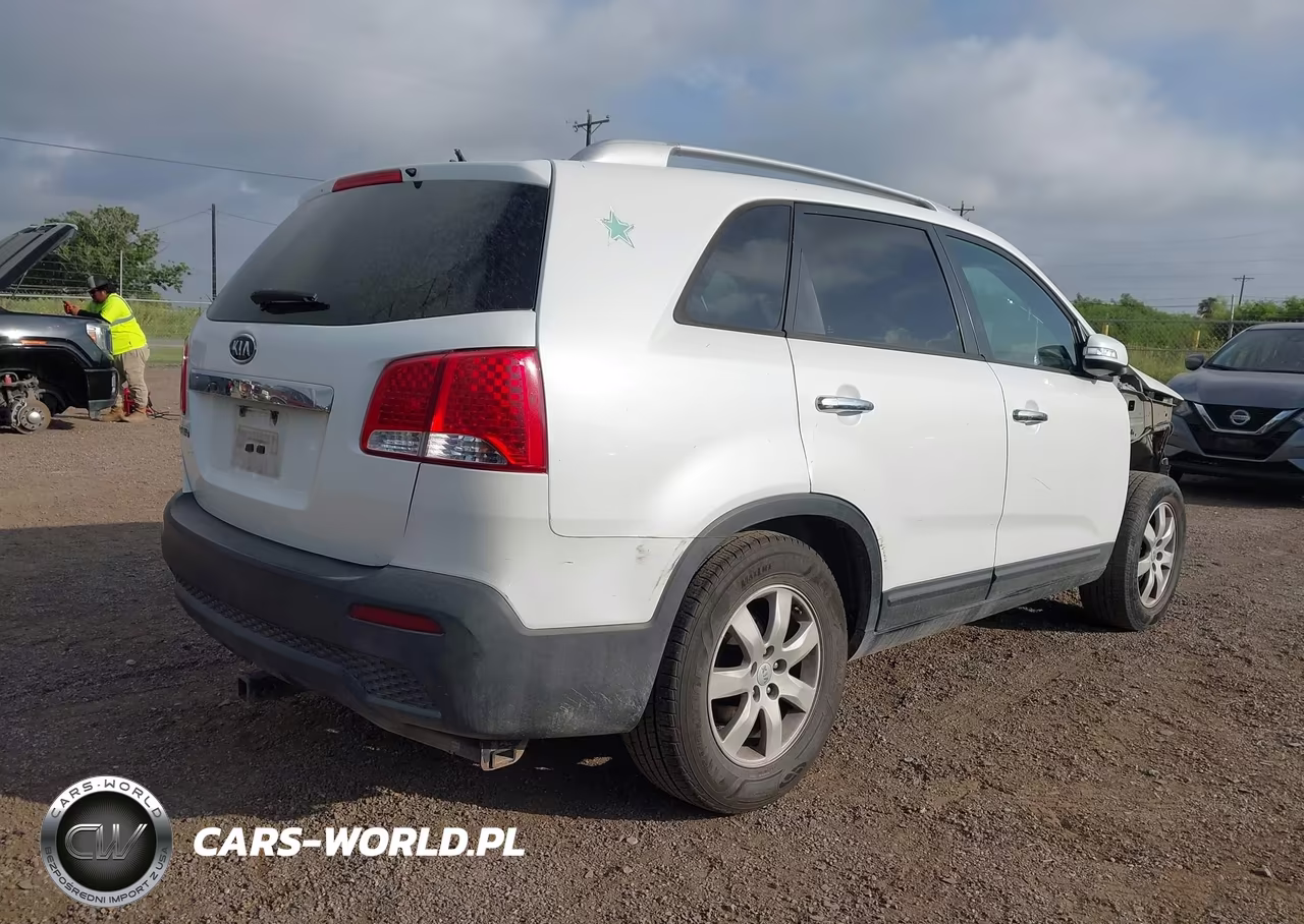2012 Kia Sorento Lx V6 VIN:5XYKT4A22CG242763 - 4
