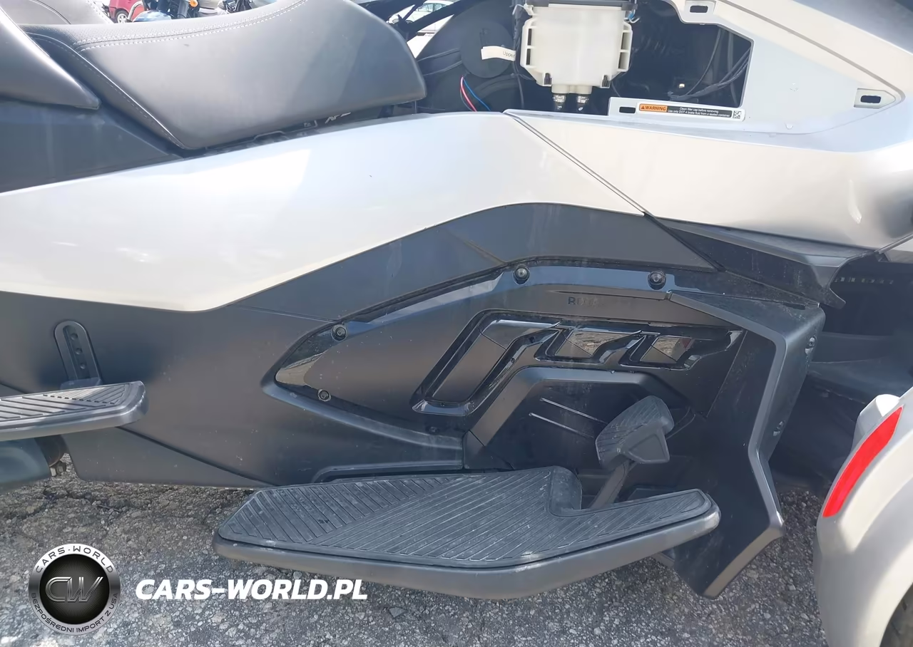 2023 Can-Am Spyder Roadster Rt-Rt Limited VIN:2BXNBDD26PV000109 - 8