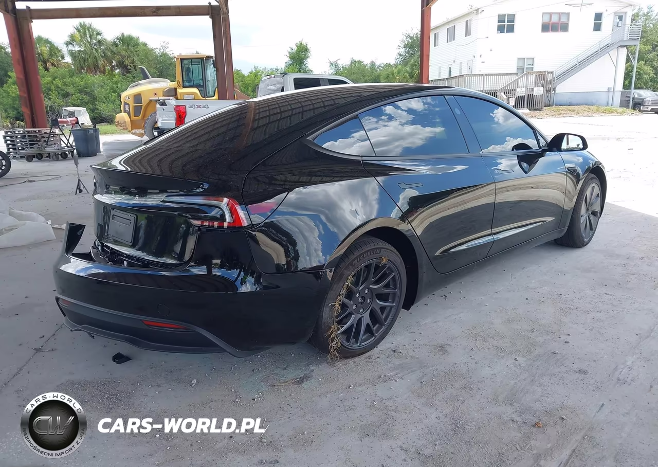 2025 Tesla Model 3 Long Range Rear-Wheel Drive-Standard Rear-Wheel Drive VIN:5YJ3E1EA5SF070362 - 4