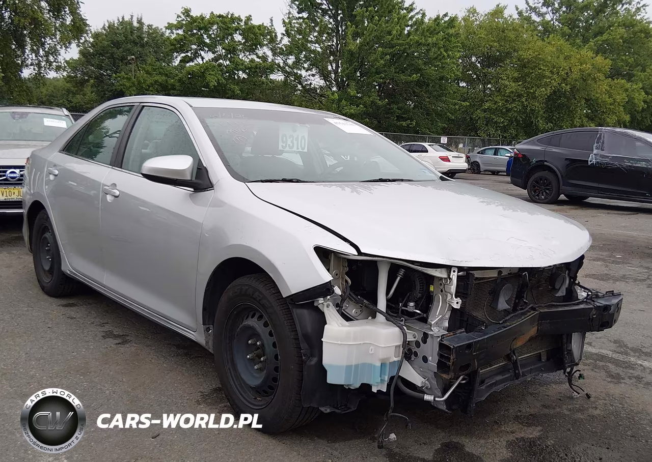 2014 Toyota Camry Le – zdjęcie 1 z 16