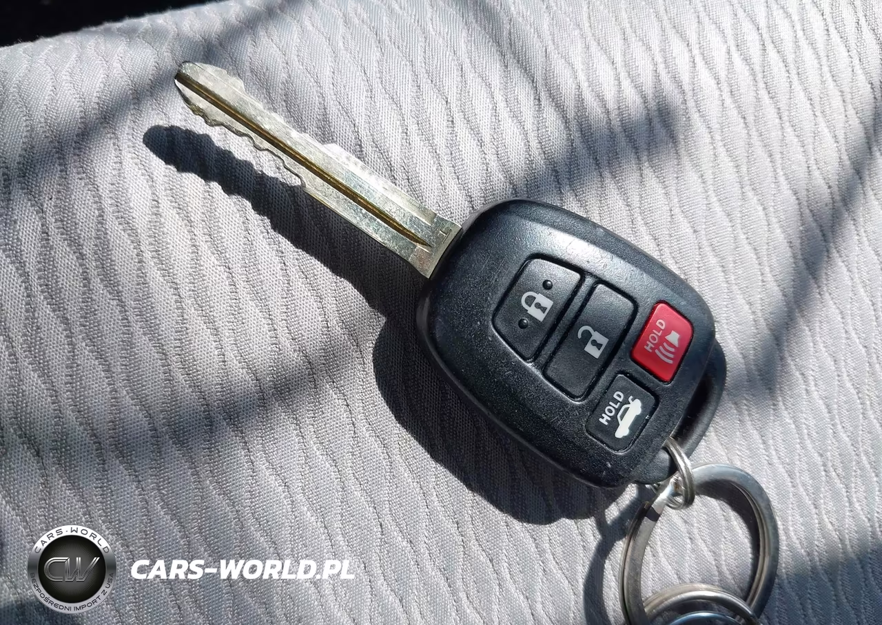 2018 Toyota Corolla Le VIN:2T1BURHE2JC077199 - 11