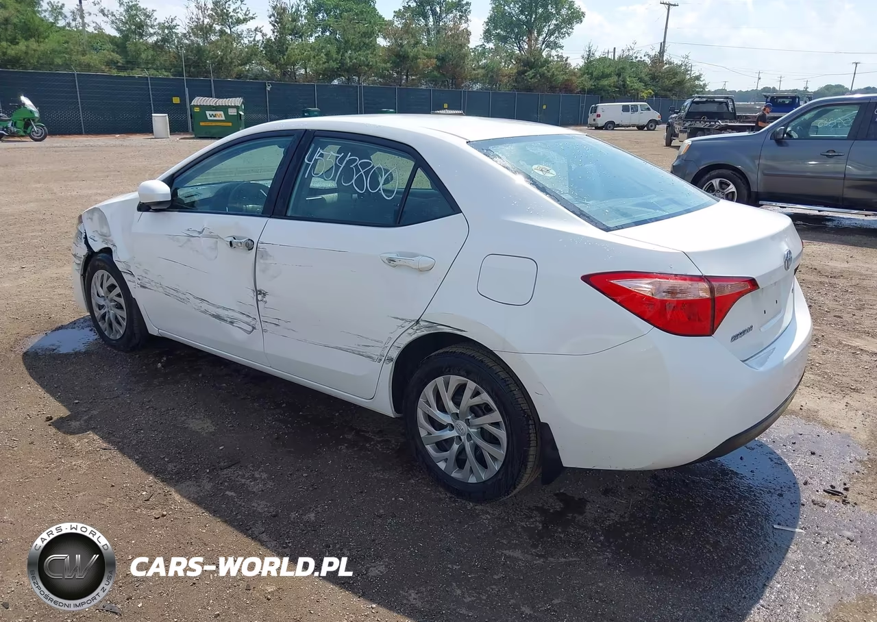 2018 Toyota Corolla Le VIN:2T1BURHE2JC077199 - 3