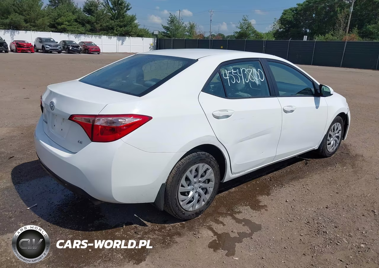 2018 Toyota Corolla Le VIN:2T1BURHE2JC077199 - 4