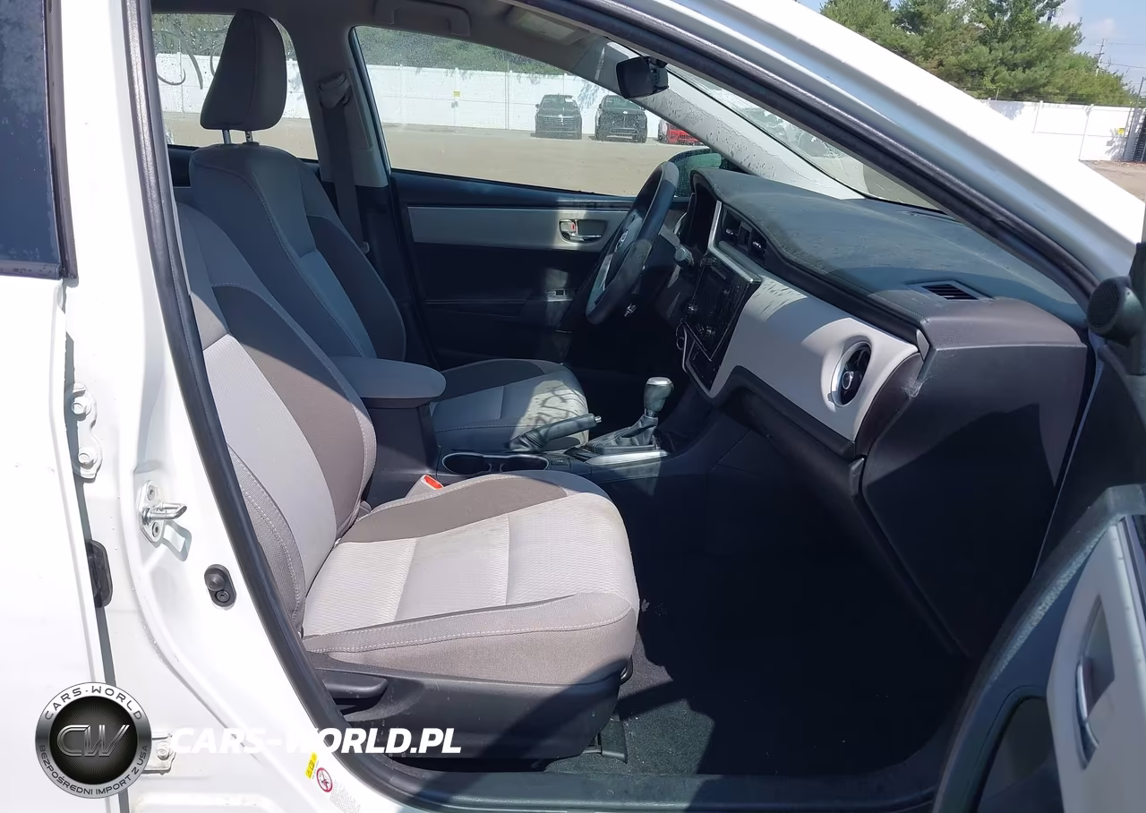 2018 Toyota Corolla Le VIN:2T1BURHE2JC077199 - 5