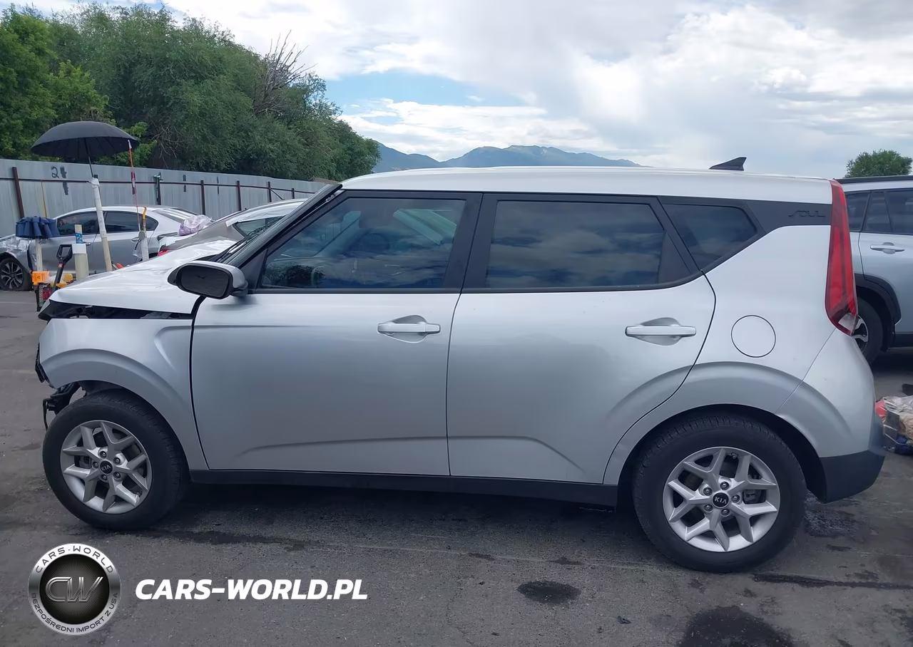 2021 Kia Soul S VIN:KNDJ23AU1M7787619 - 13