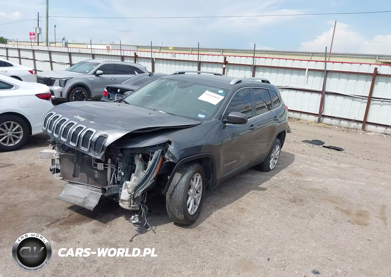 2016 Jeep Cherokee Latitude VIN:1C4PJLCBXGW222983 - 2