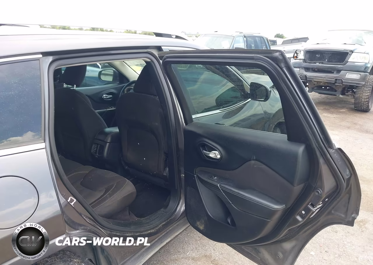 2016 Jeep Cherokee Latitude VIN:1C4PJLCBXGW222983 - 8