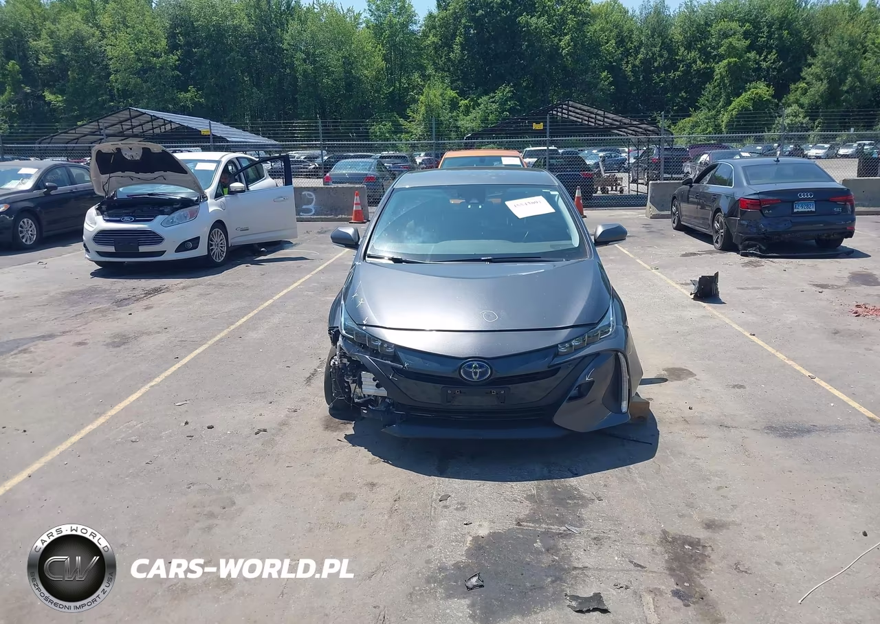 2020 Toyota Prius Prime Le VIN:JTDKARFP7L3155999 - 12