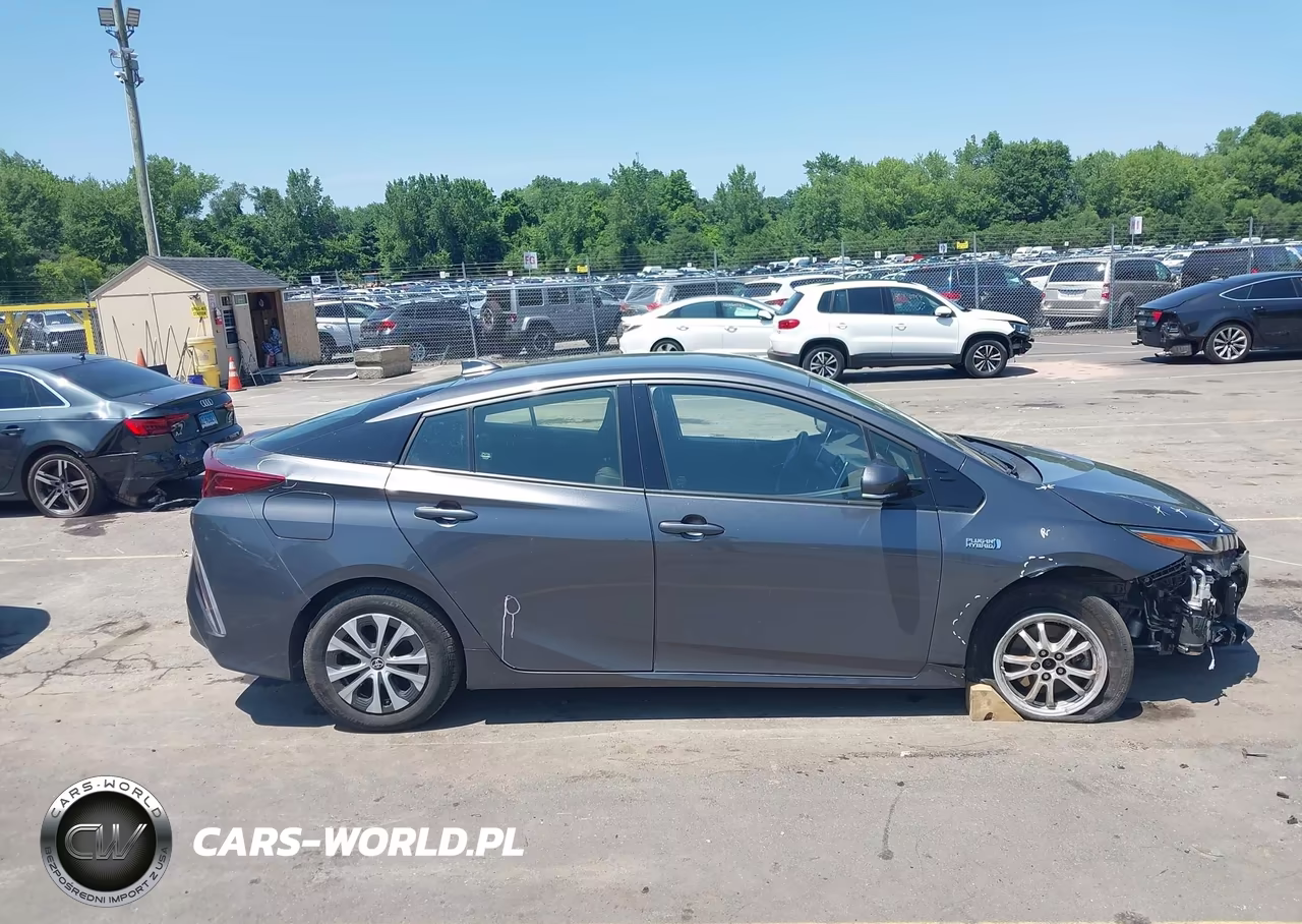 2020 Toyota Prius Prime Le VIN:JTDKARFP7L3155999 - 13