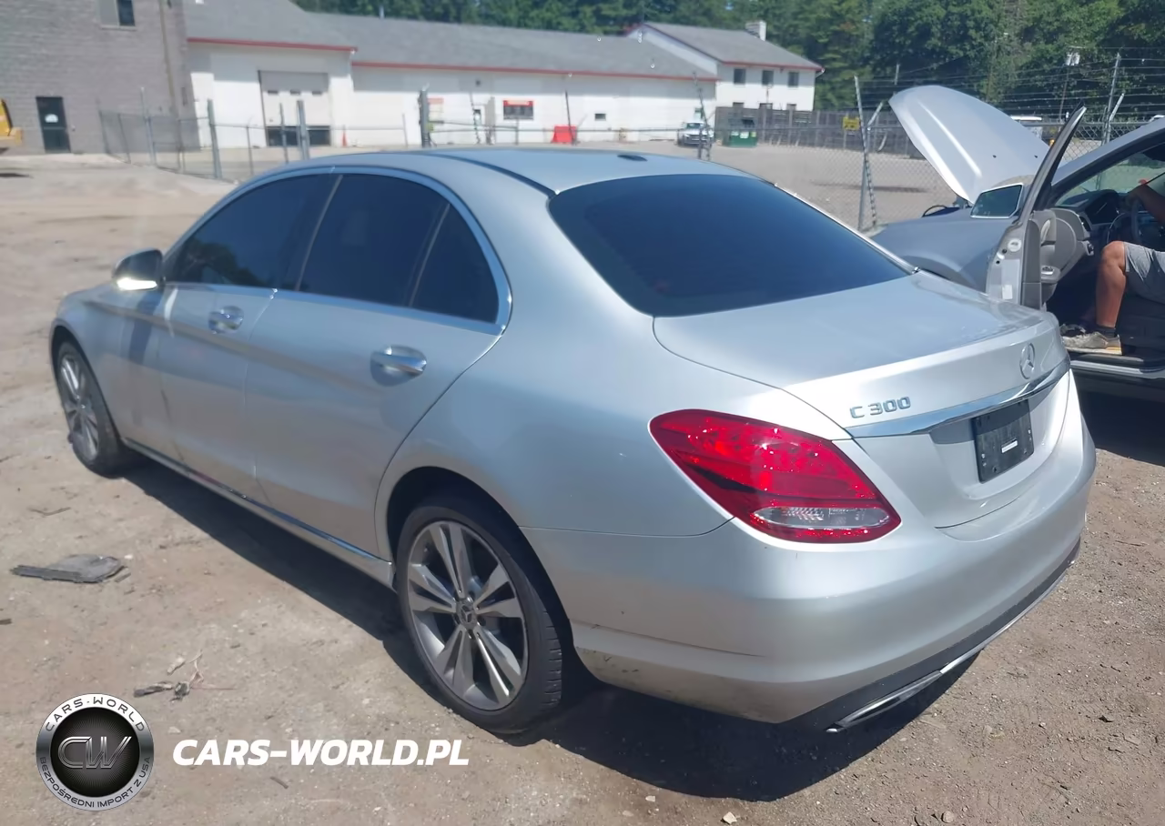 2018 Mercedes-Benz C 300 4Matic VIN:55SWF4KB9JU261563 - 3