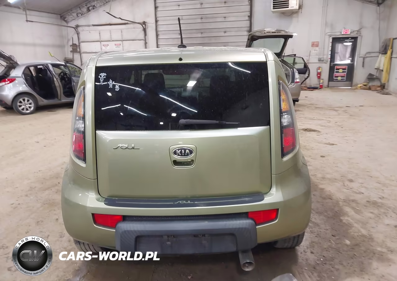 2011 Kia Soul + VIN:KNDJT2A25B7204214 - 17