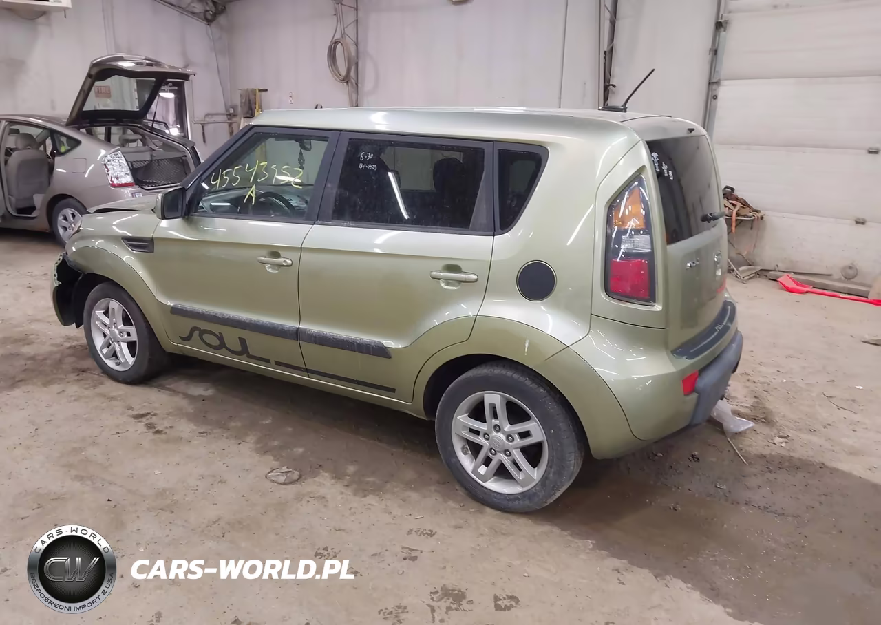 2011 Kia Soul + VIN:KNDJT2A25B7204214 - 3