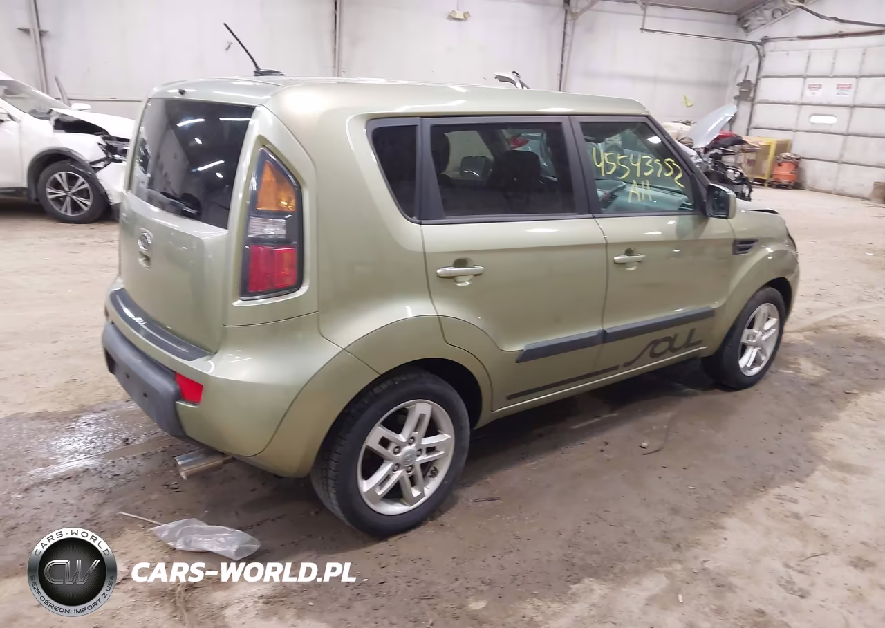 2011 Kia Soul + VIN:KNDJT2A25B7204214 - 4