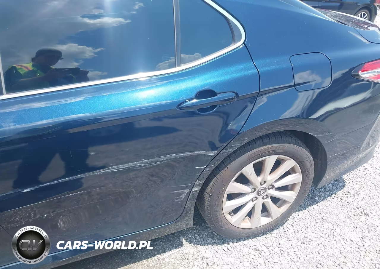 2019 Toyota Camry Le VIN:4T1B11HK8KU825597 - 18