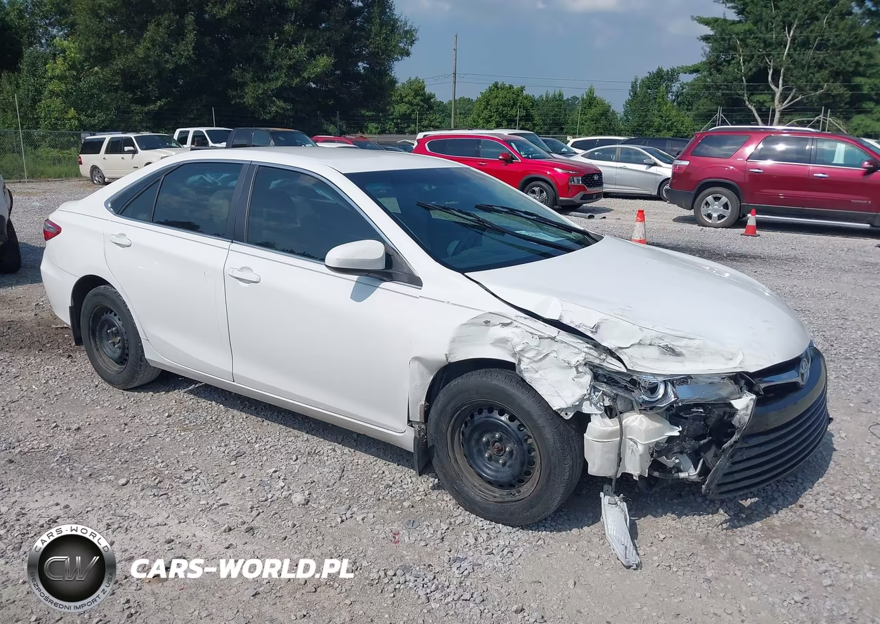 2016 Toyota Camry Le – zdjęcie 1 z 17