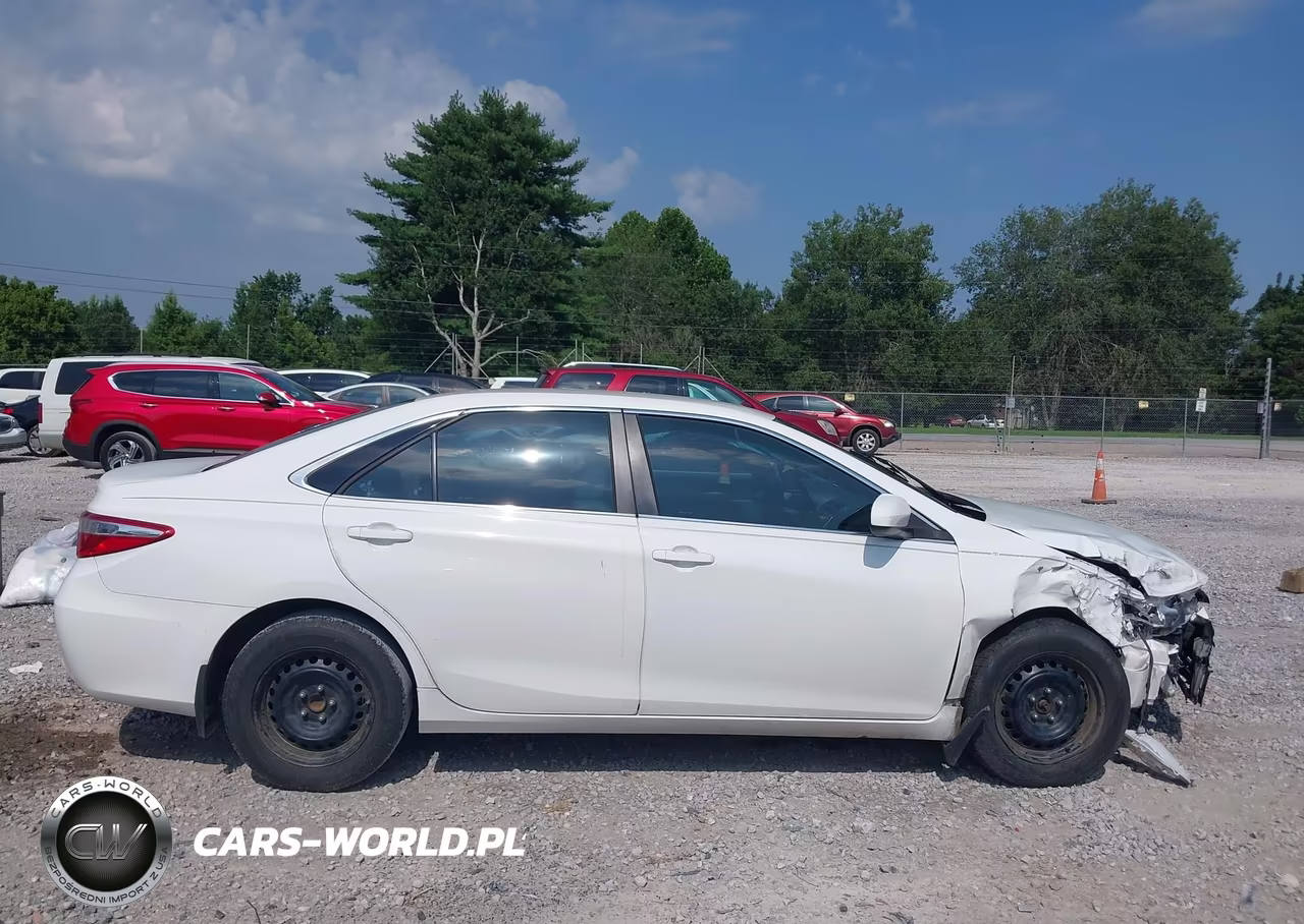 2016 Toyota Camry Le VIN:4T1BF1FK7GU511225 - 14