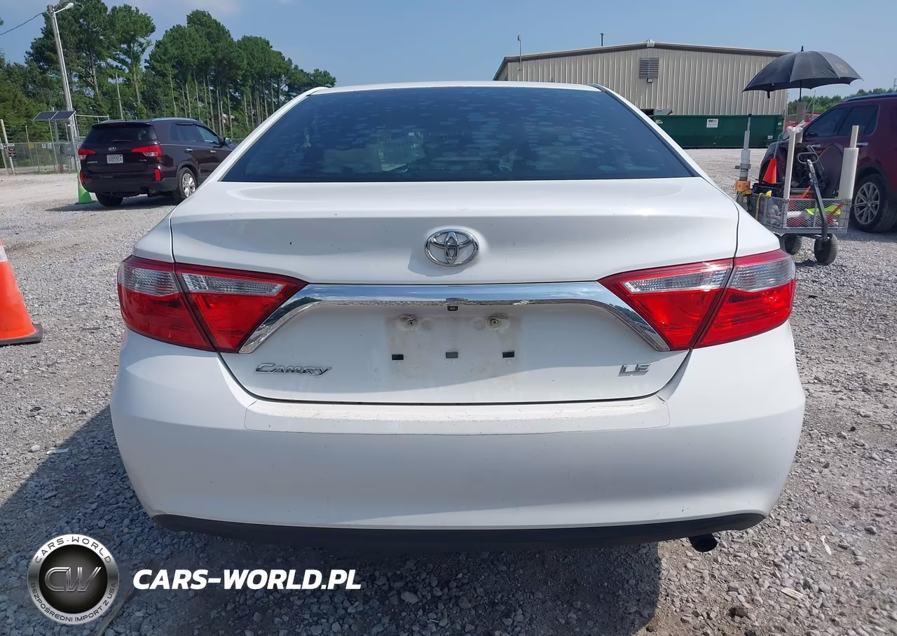 2016 Toyota Camry Le VIN:4T1BF1FK7GU511225 - 17