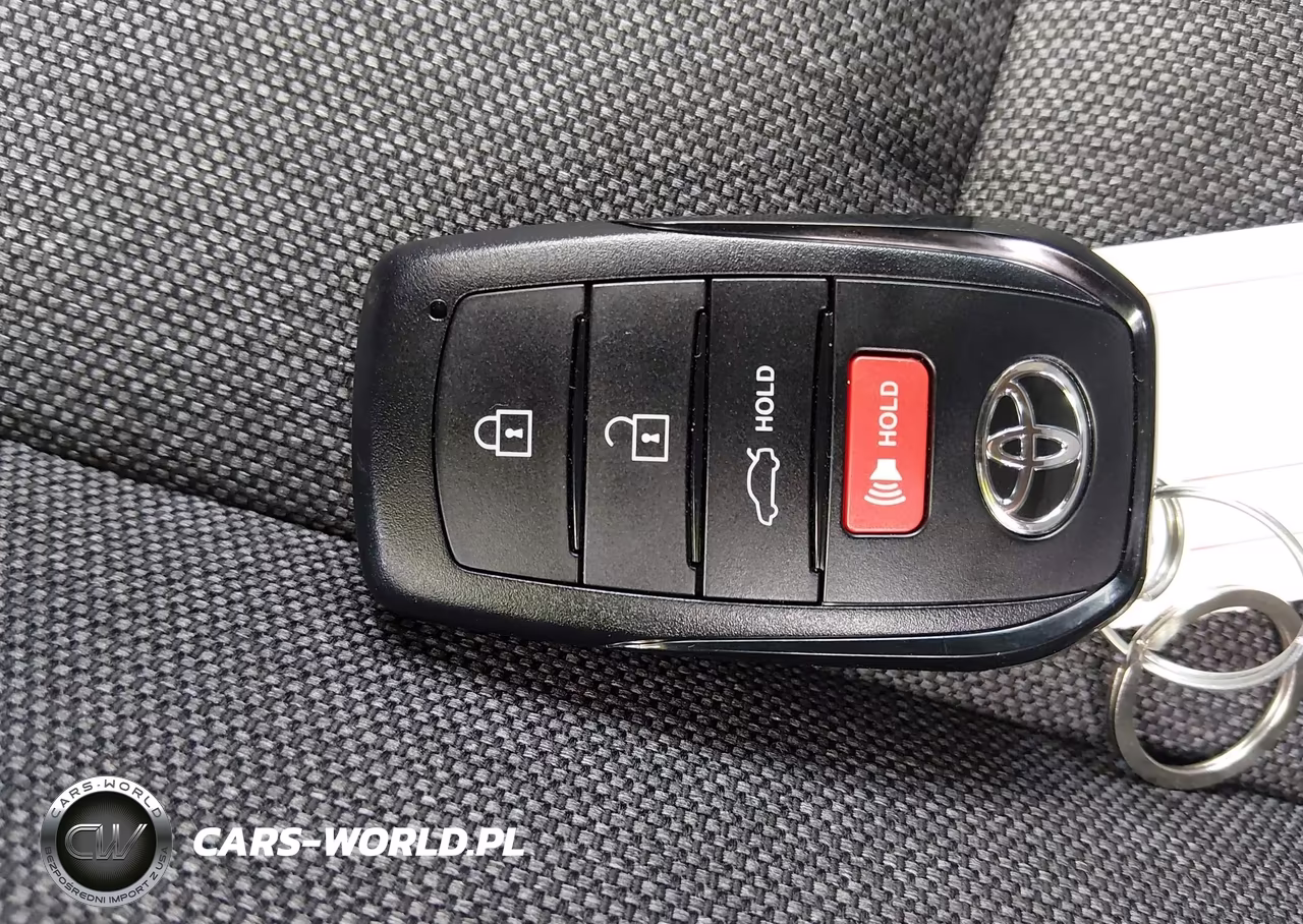 2026 Toyota Camry Le VIN:4T1DAACK1TU720692 - 11