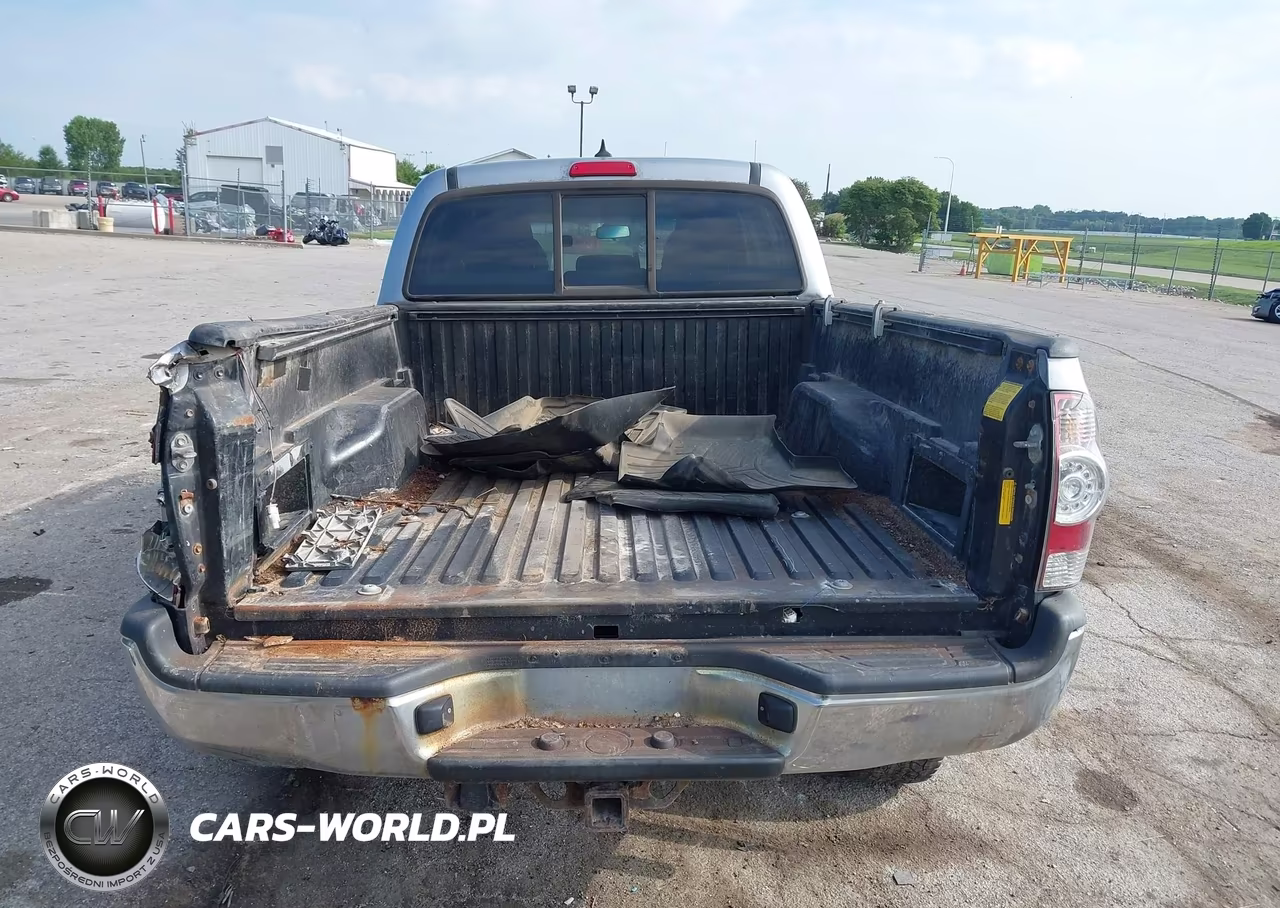 2015 Toyota Tacoma Base V6 VIN:3TMMU4FNXFM078162 - 17
