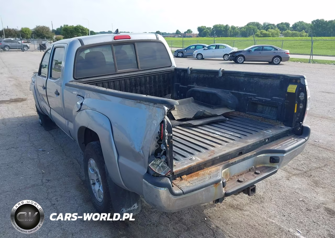 2015 Toyota Tacoma Base V6 VIN:3TMMU4FNXFM078162 - 3