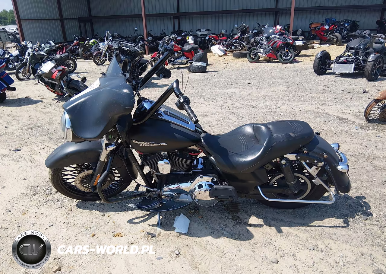2010 Harley-Davidson Flhx VIN:1HD1KB412AB672904 - 13