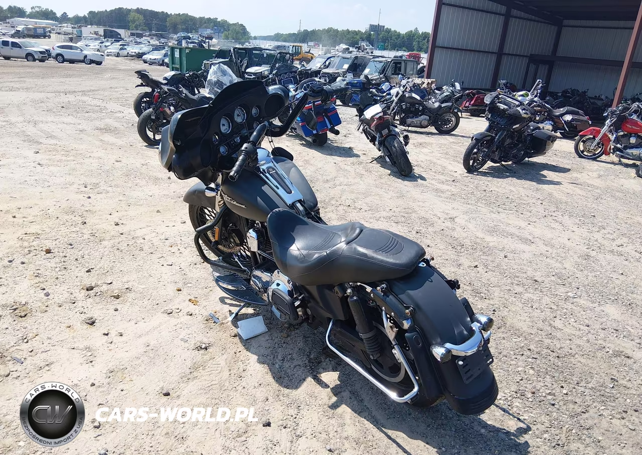 2010 Harley-Davidson Flhx VIN:1HD1KB412AB672904 - 3