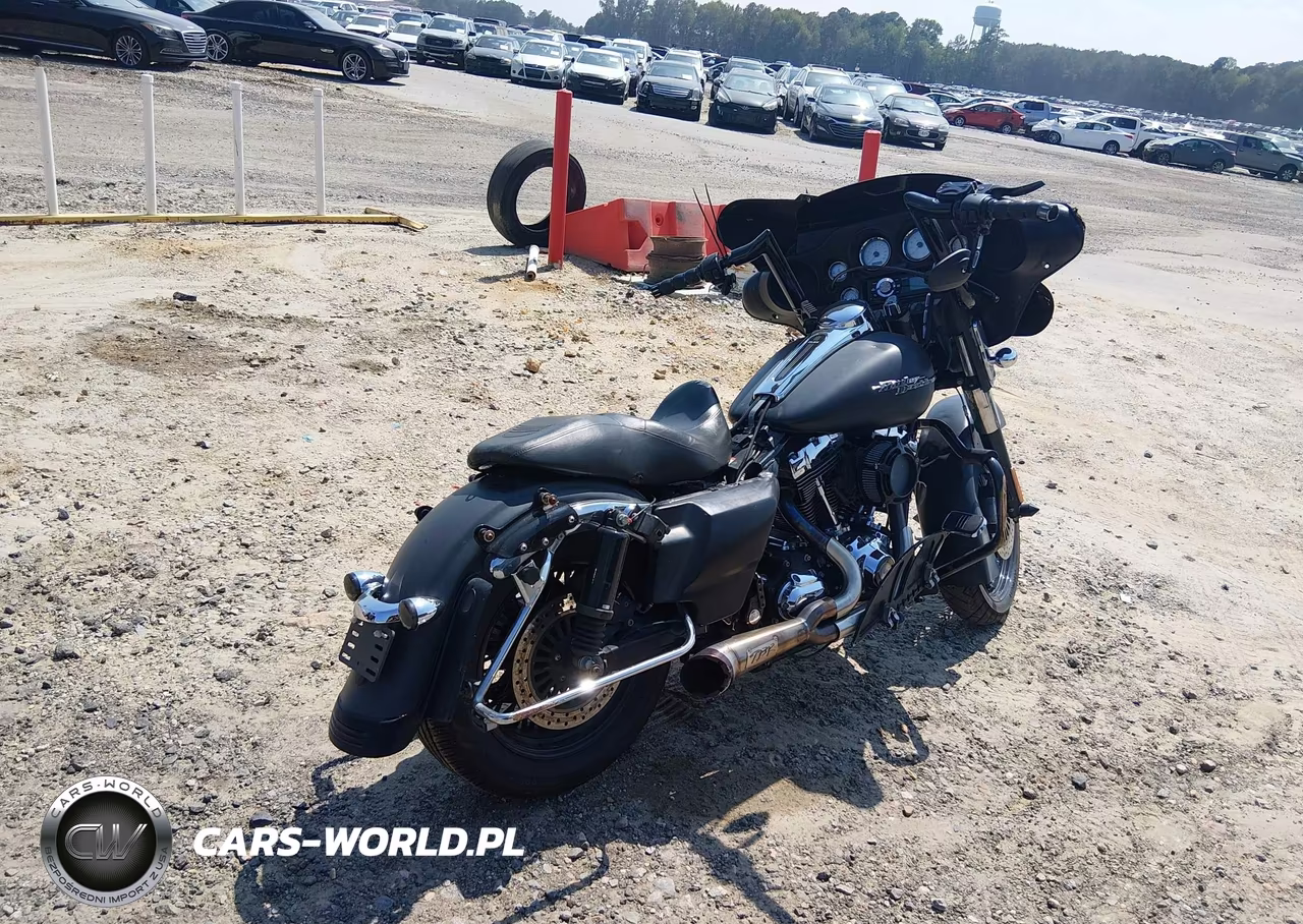 2010 Harley-Davidson Flhx VIN:1HD1KB412AB672904 - 4