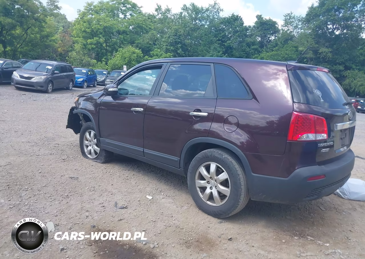 2011 Kia Sorento Lx VIN:5XYKT3A11BG147255 - 3